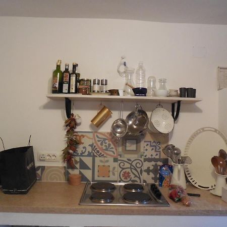Steinhaus Mit Terrasse Apartment Ровин Екстериор снимка