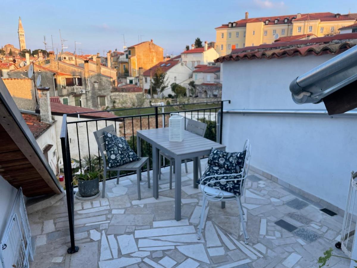 Steinhaus Mit Terrasse Apartment Ровин Екстериор снимка