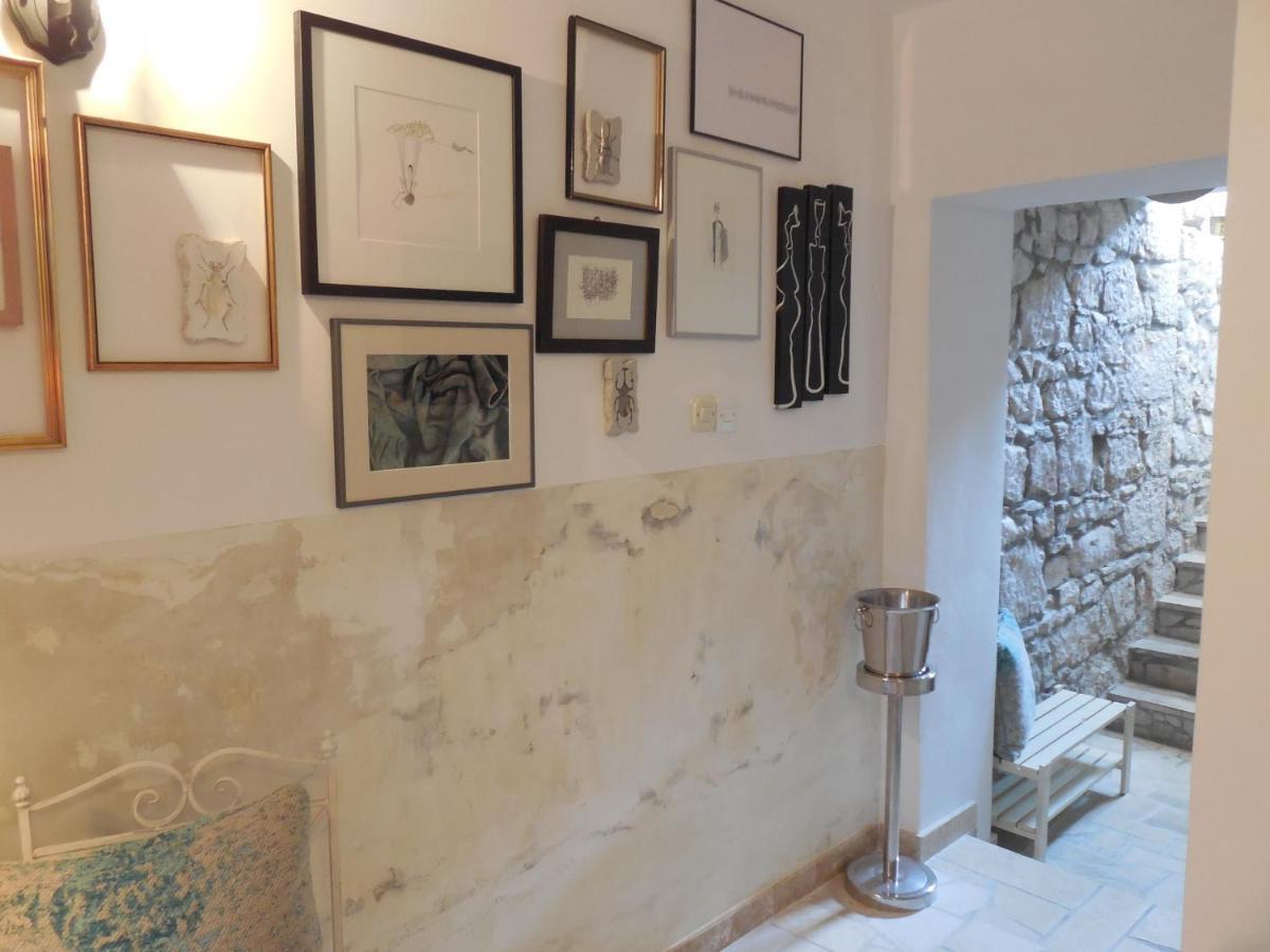 Steinhaus Mit Terrasse Apartment Ровин Екстериор снимка